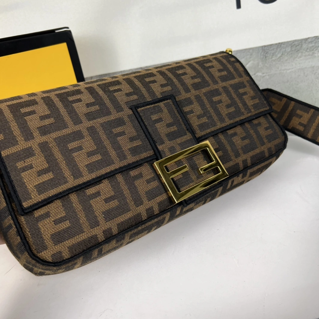 Modern 7439 Fendi AAA Quality Messenger Bags For Women
