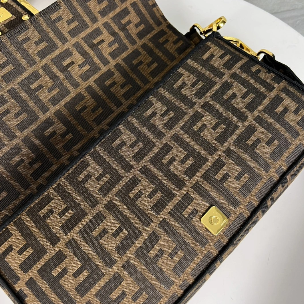 Modern 7439 Fendi AAA Quality Messenger Bags For Women