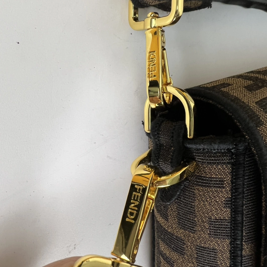 Modern 7439 Fendi AAA Quality Messenger Bags For Women