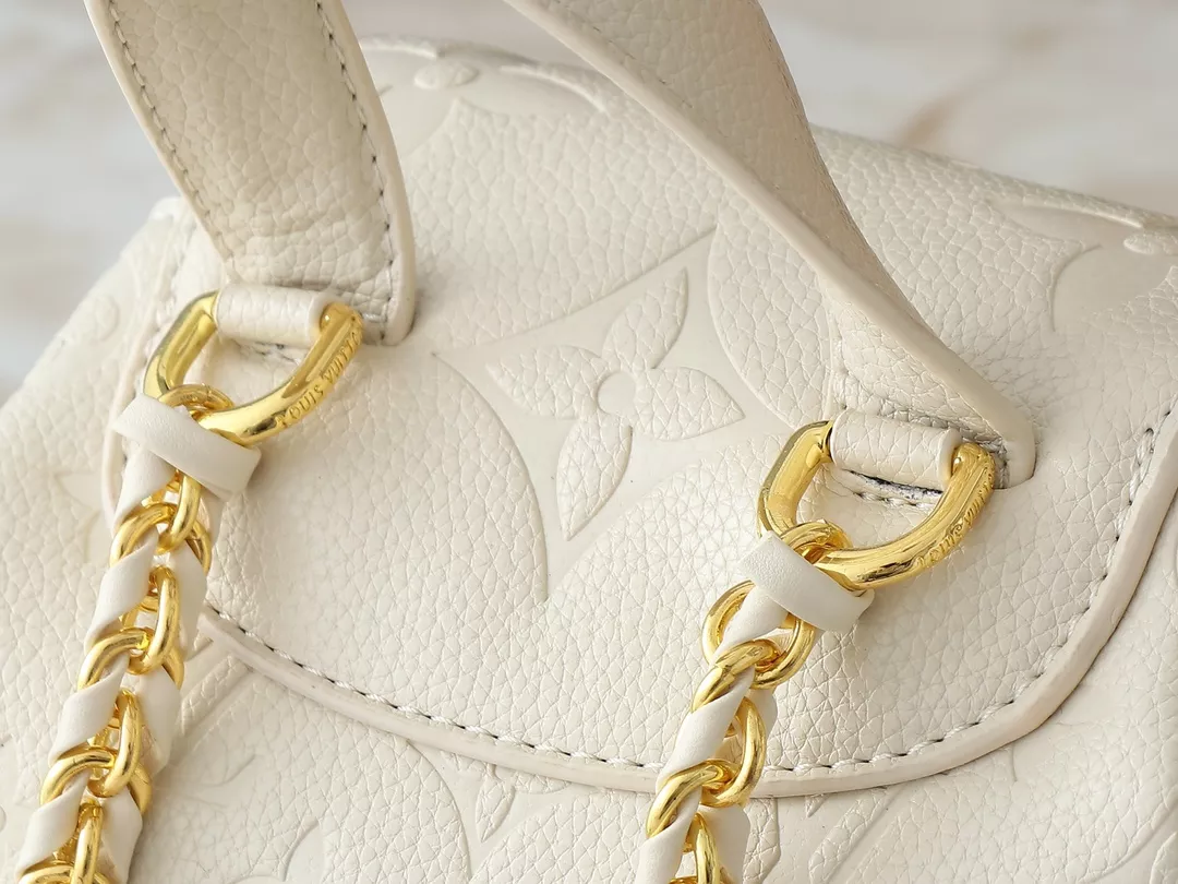 Modern 7582 Louis Vuitton AAA Quality Backpacks For Women