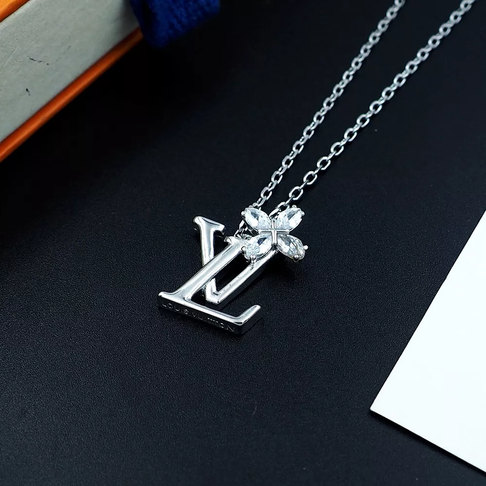 Modern 7586 Louis Vuitton Necklaces