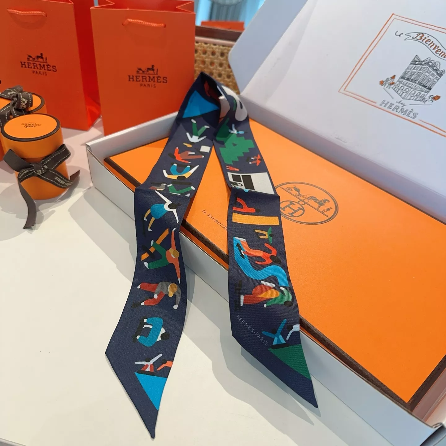 Modern 7688 Hermes Silk Scarf