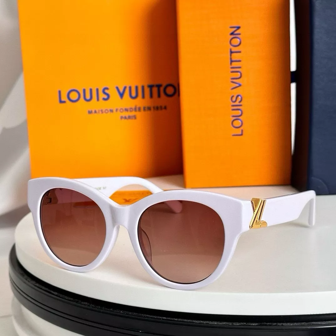 Modern 7699 Louis Vuitton AAA Quality Sunglasses