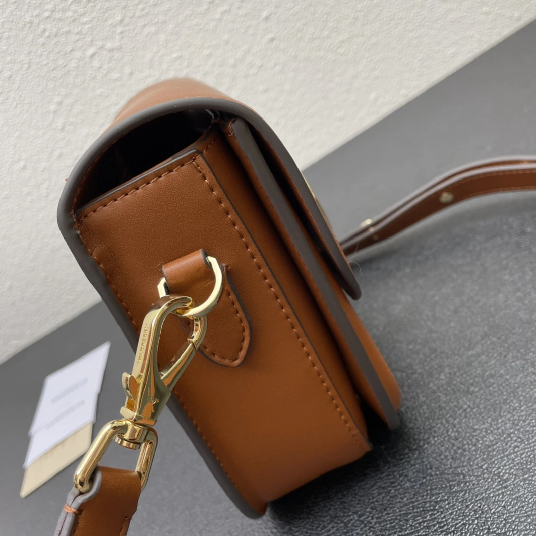 Modern 7751 Burberry AAA Quality Messenger Bags For Women