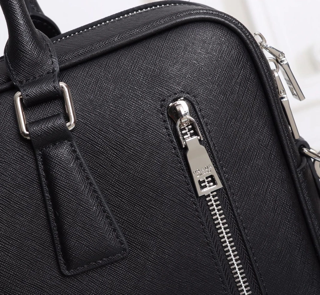 Modern 7979 Prada AAA Man Handbags