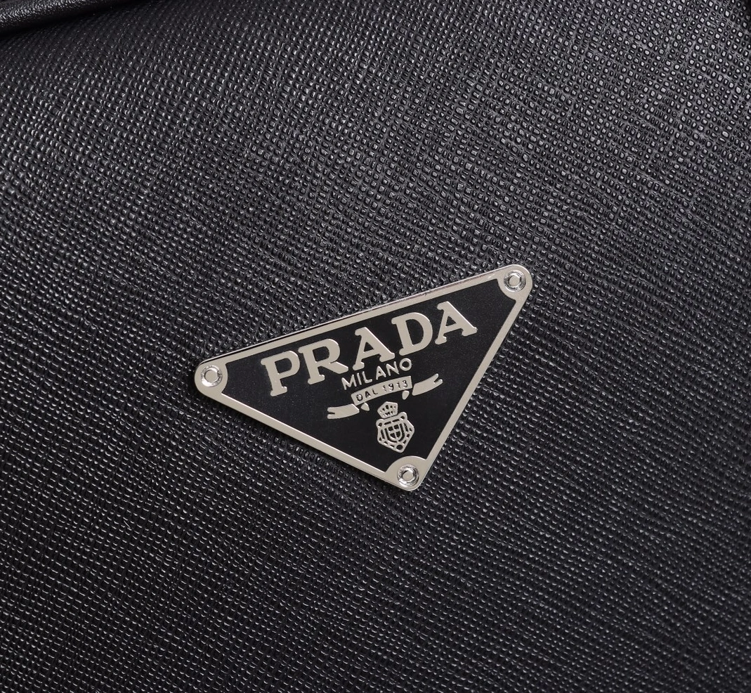 Modern 7979 Prada AAA Man Handbags