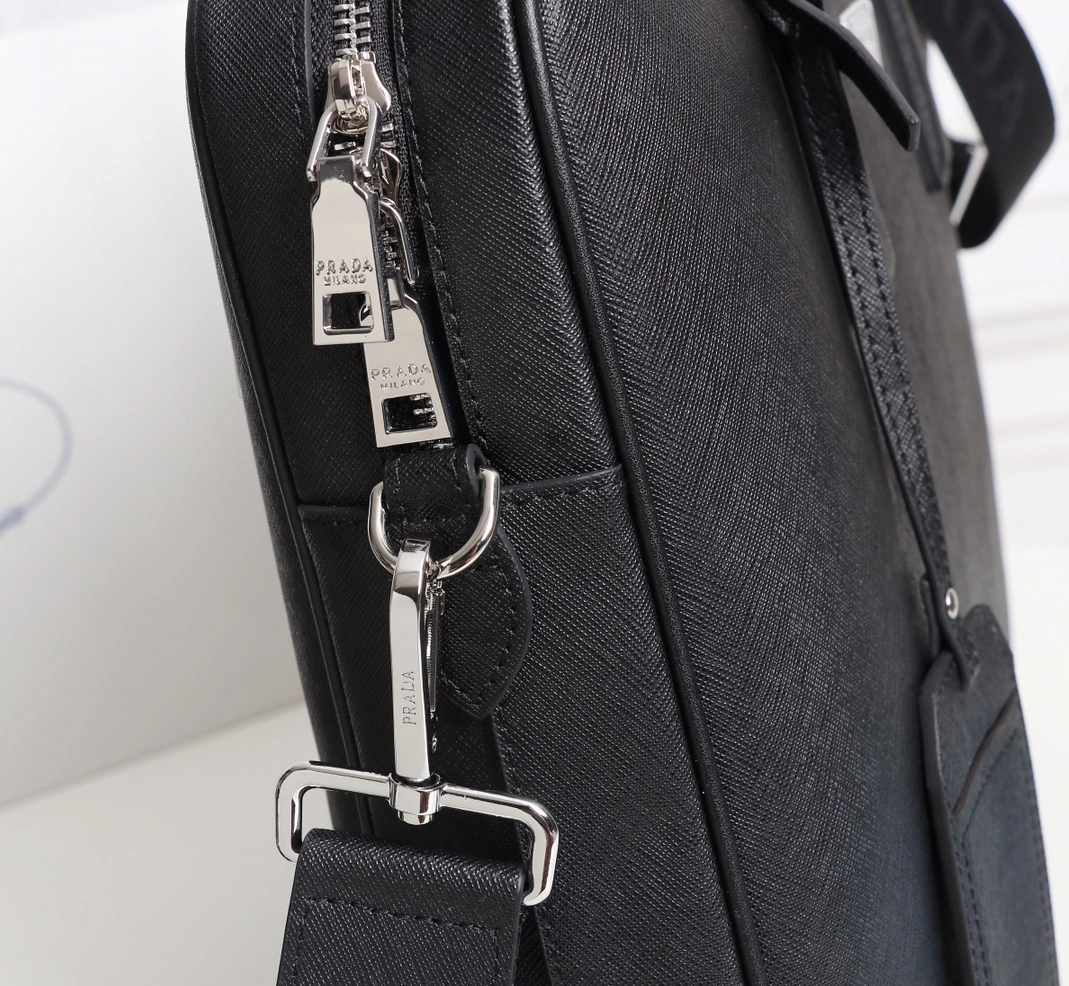 Modern 7979 Prada AAA Man Handbags