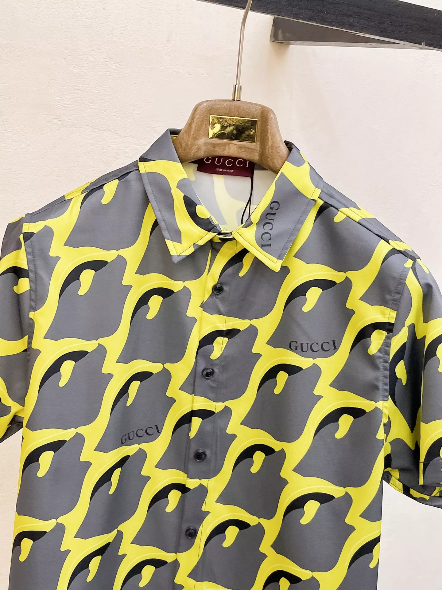 Modern 8016 Gucci Tracksuits Short Sleeved For Men