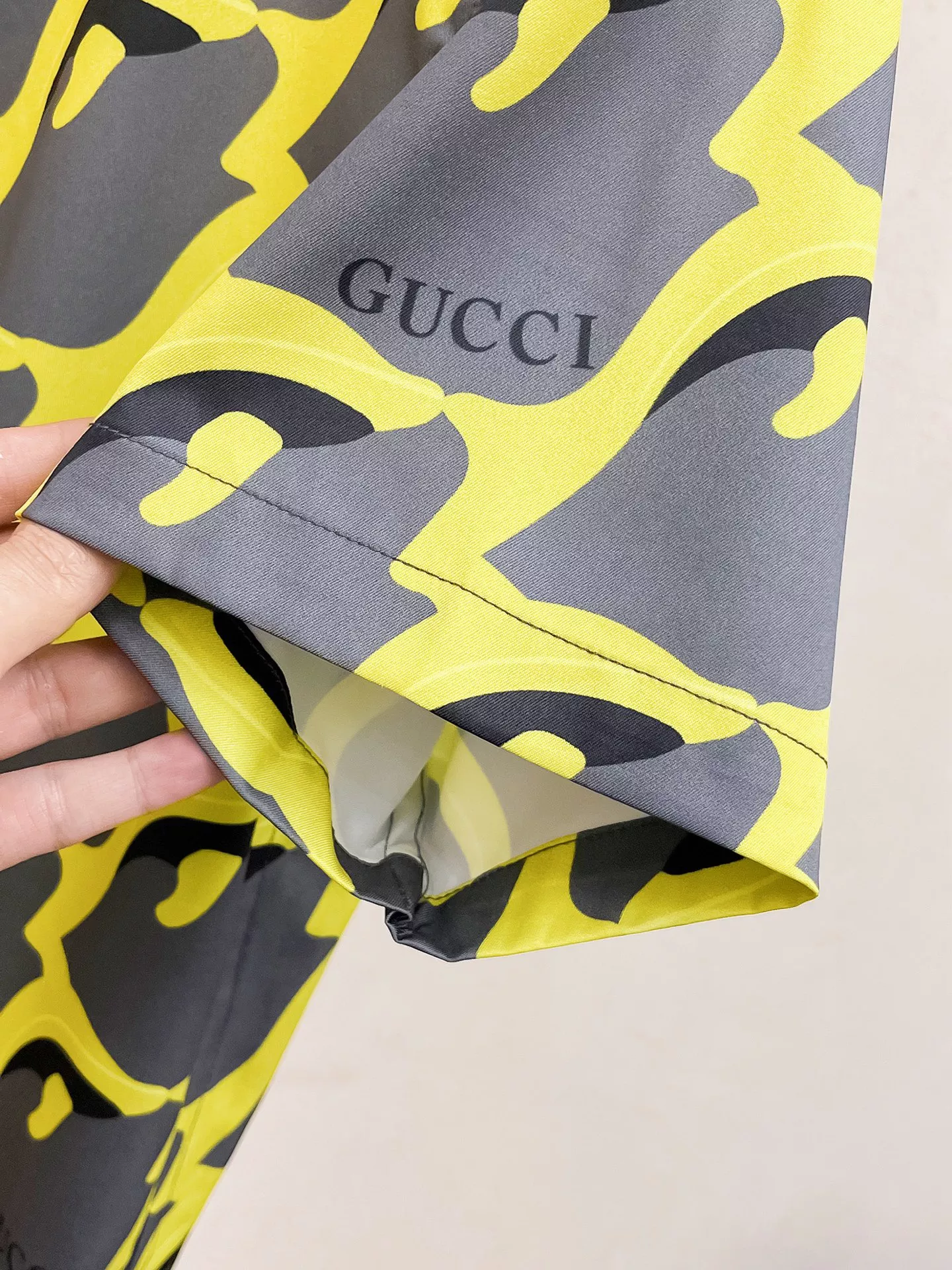 Modern 8016 Gucci Tracksuits Short Sleeved For Men