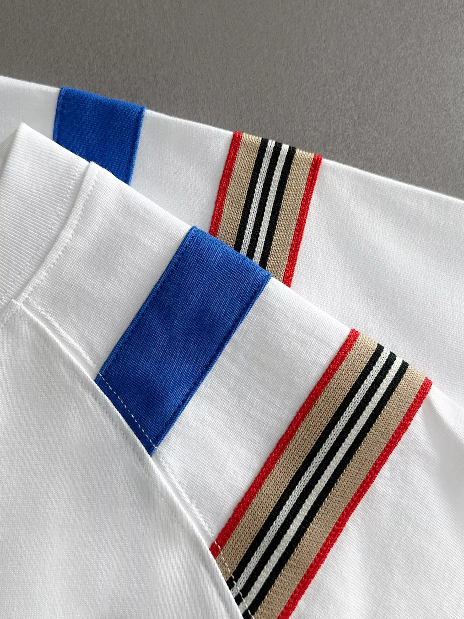 Modern 8106 Burberry T-Shirts Short Sleeved For Unisex