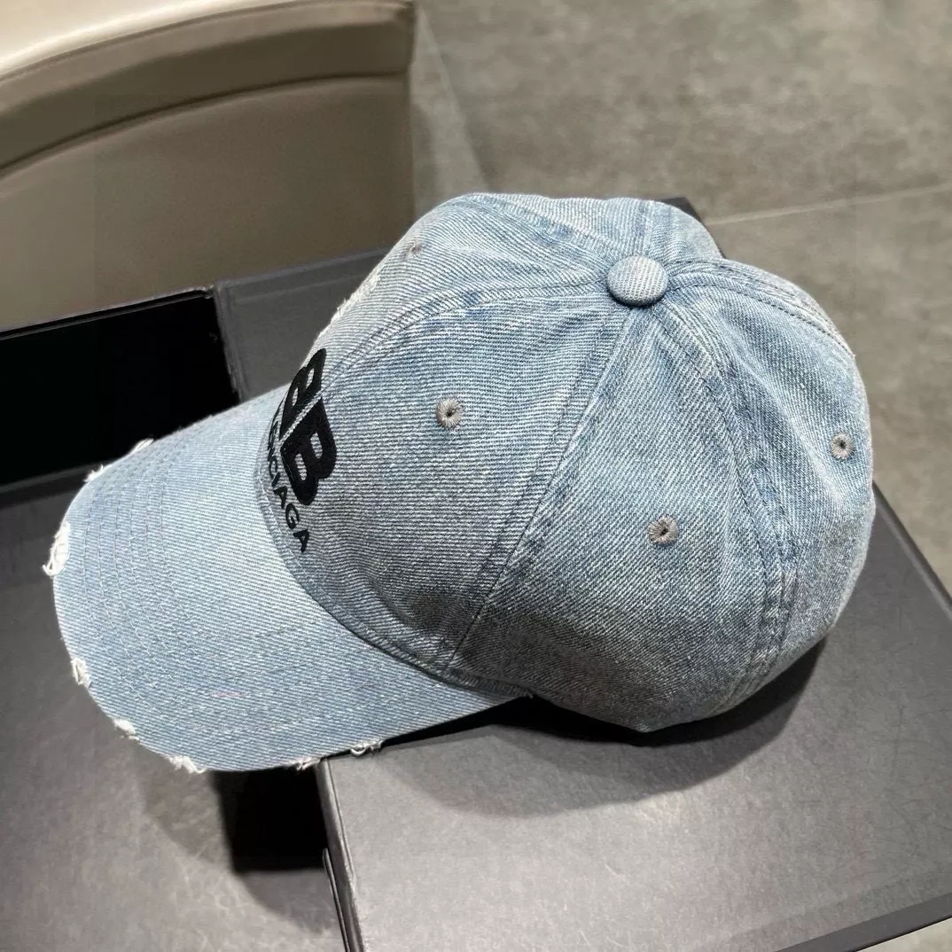 Modern 8153 Balenciaga Caps