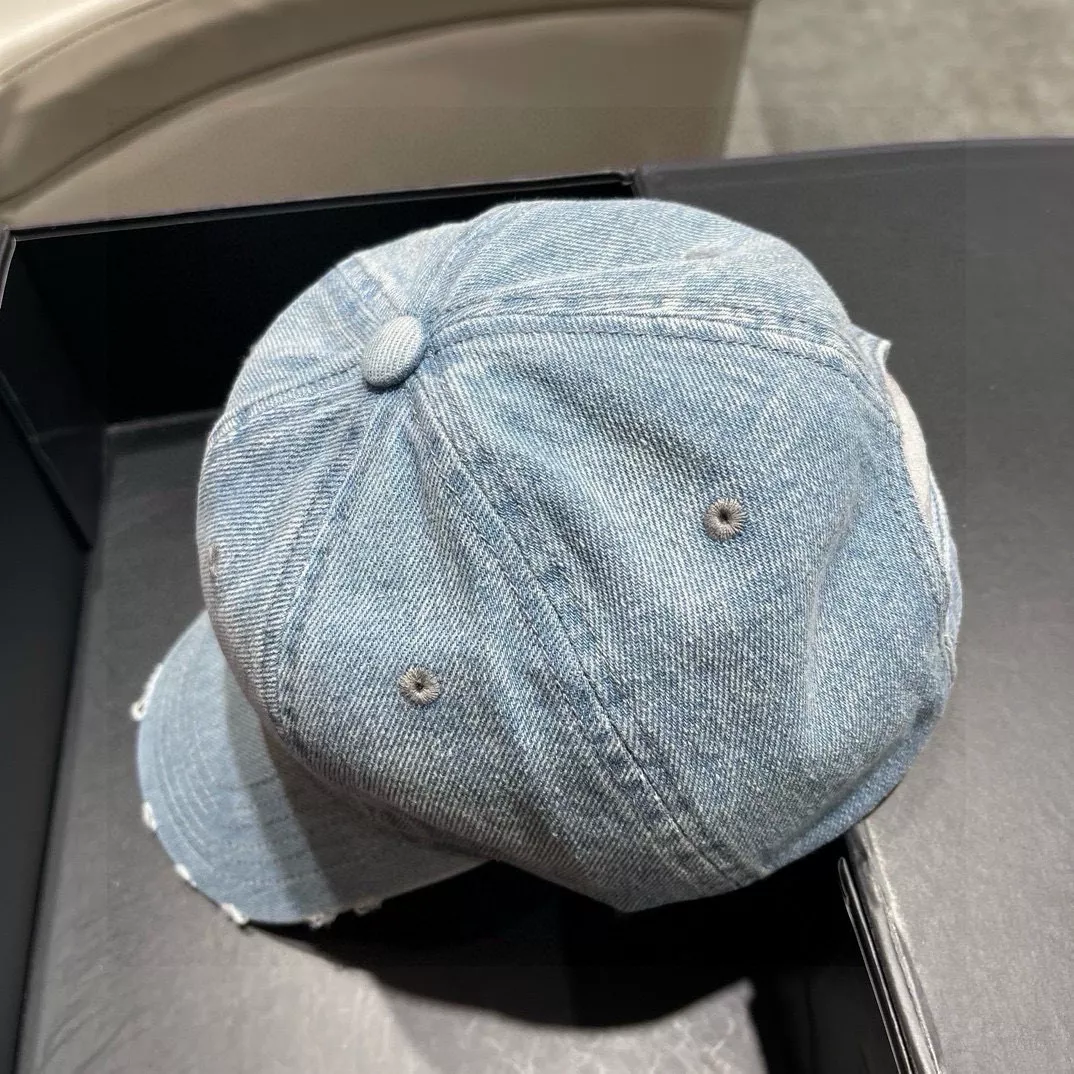 Modern 8153 Balenciaga Caps