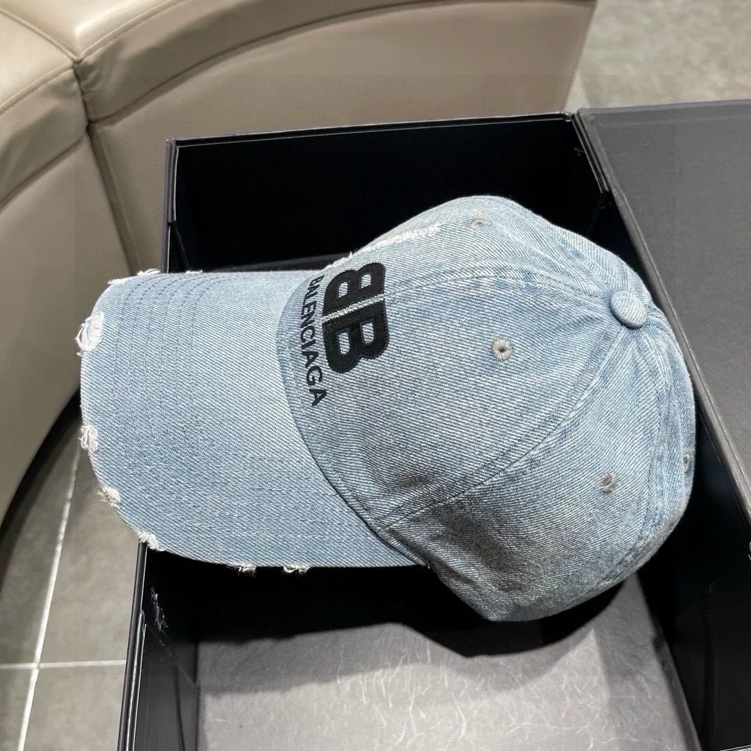 Modern 8153 Balenciaga Caps