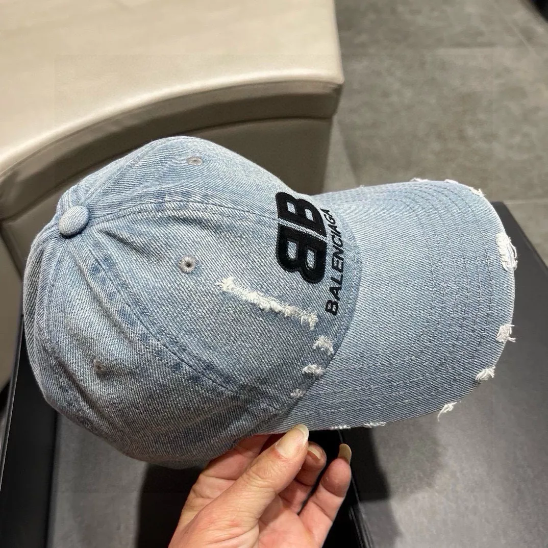 Modern 8153 Balenciaga Caps