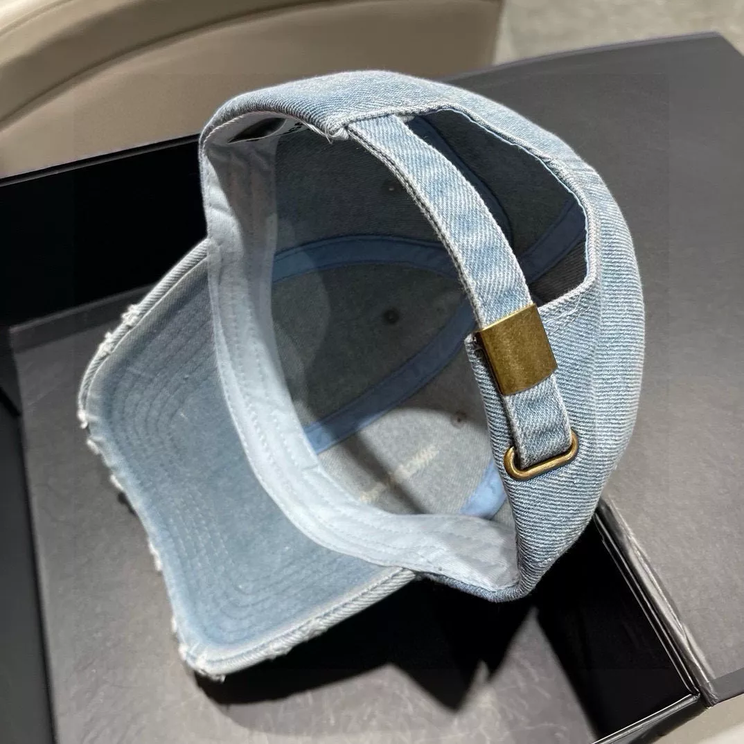 Modern 8153 Balenciaga Caps