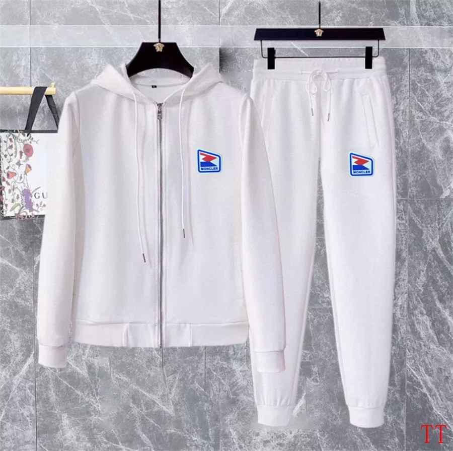 Modern 8312 Moncler Tracksuits Long Sleeved For Men