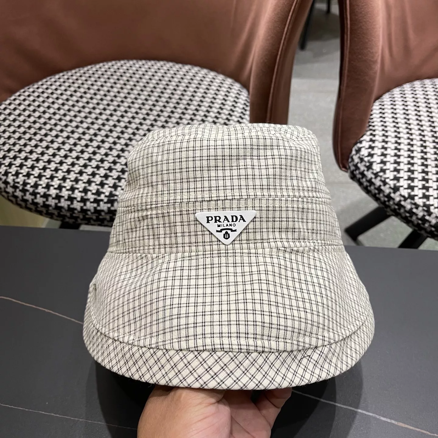 Modern 833 Prada Caps