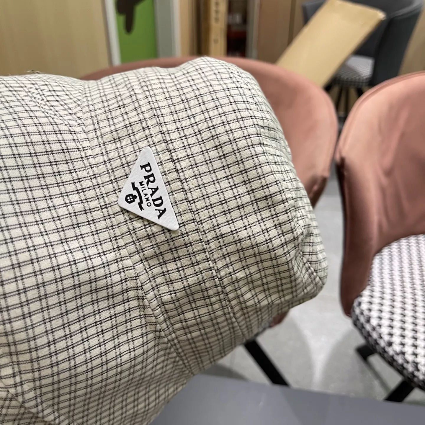 Modern 833 Prada Caps