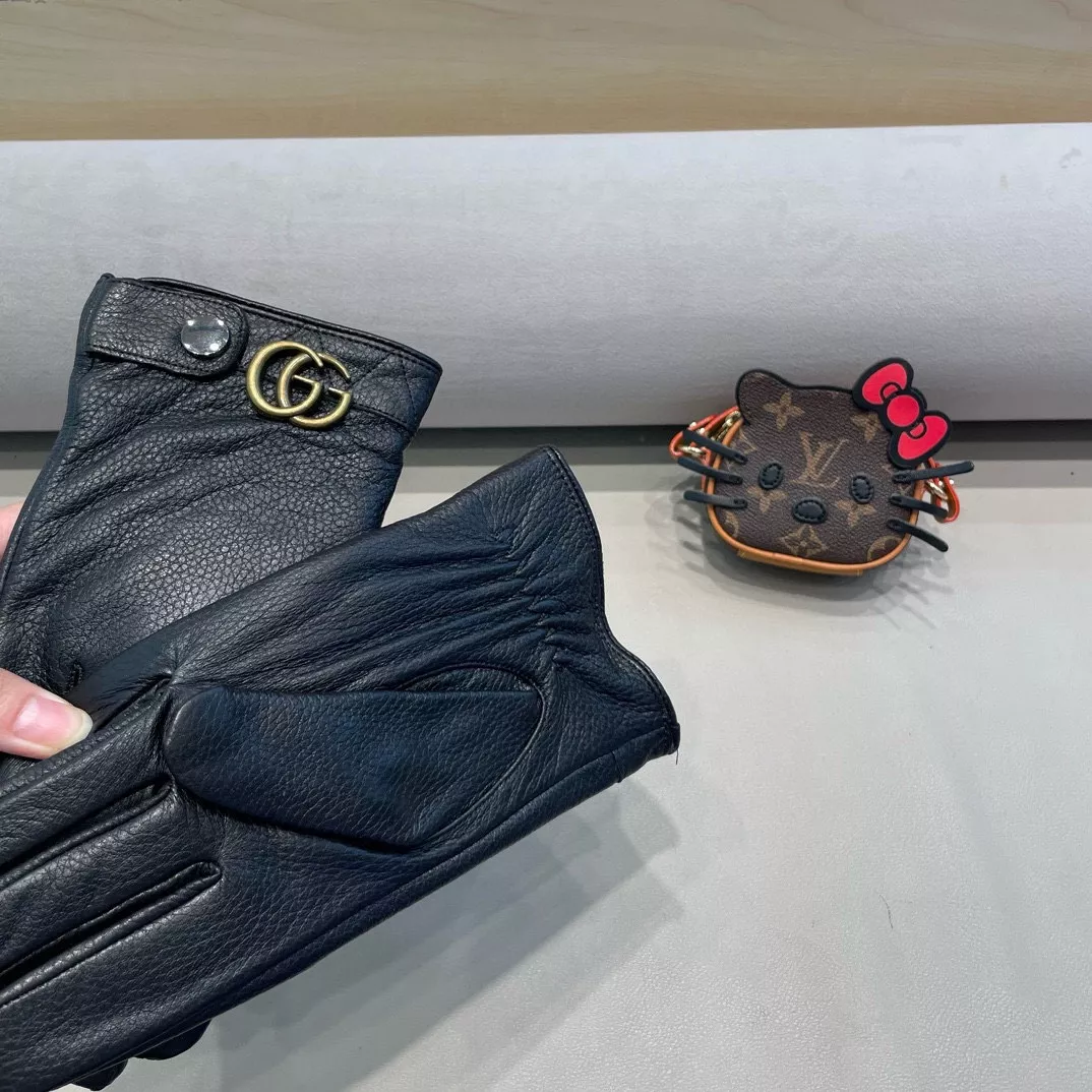 Modern 8469 Gucci Gloves For Men