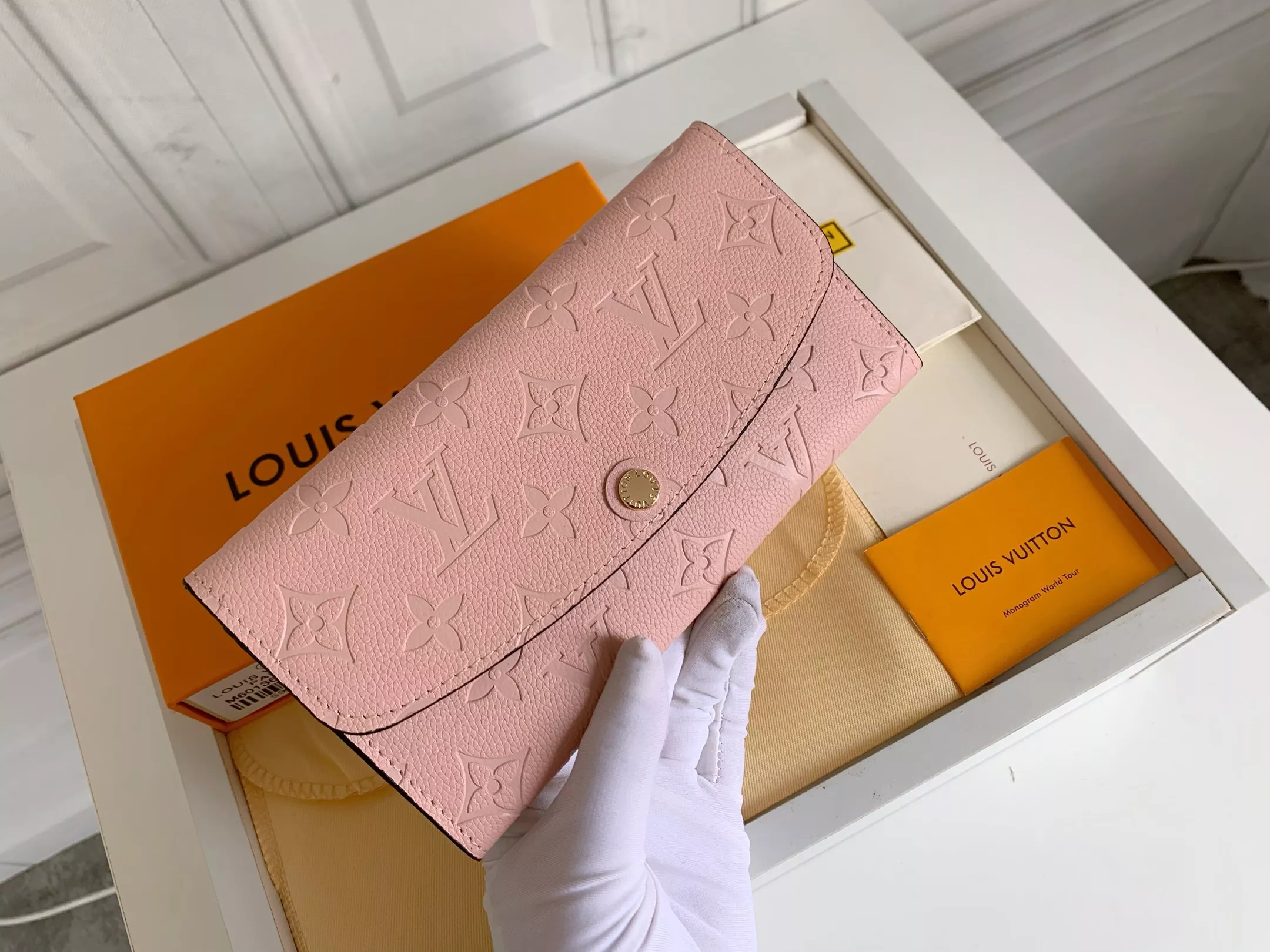 Modern 8742 Louis Vuitton LV Wallets