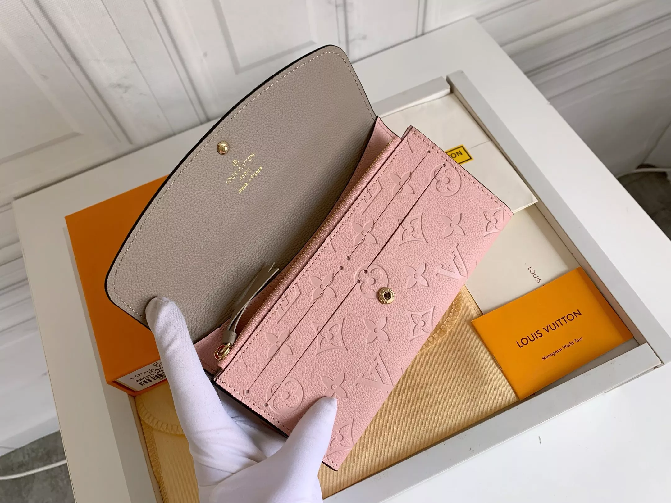 Modern 8742 Louis Vuitton LV Wallets