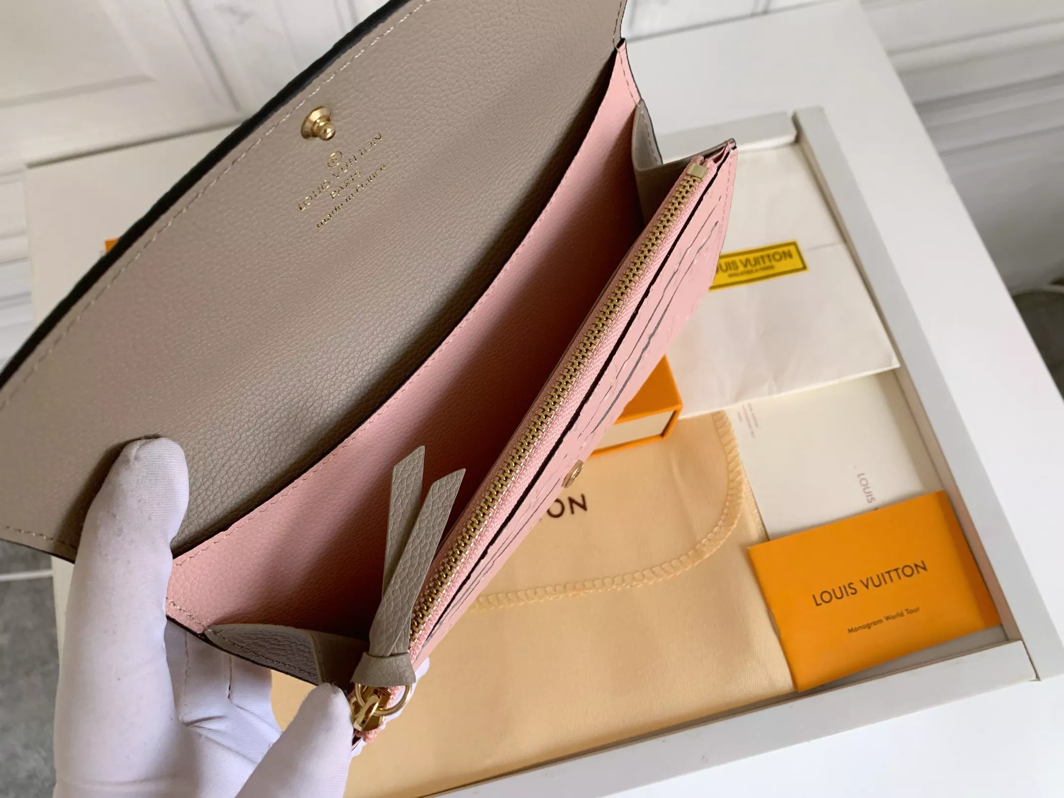 Modern 8742 Louis Vuitton LV Wallets