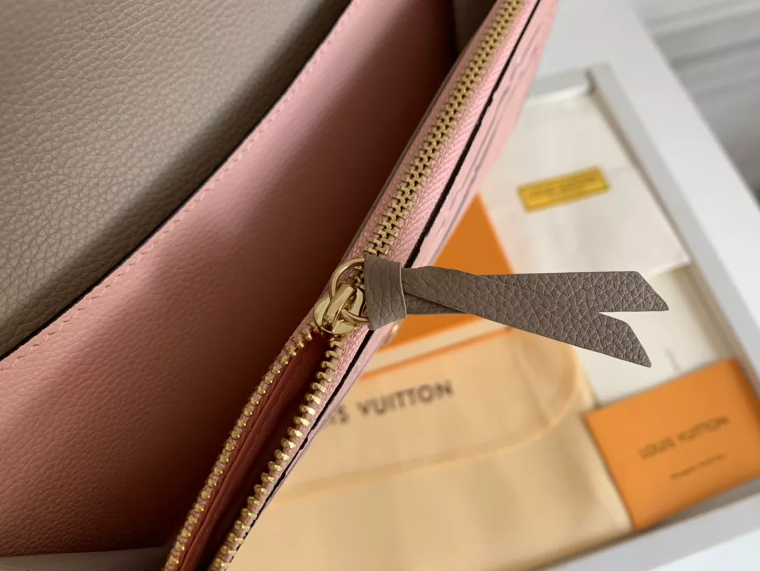 Modern 8742 Louis Vuitton LV Wallets
