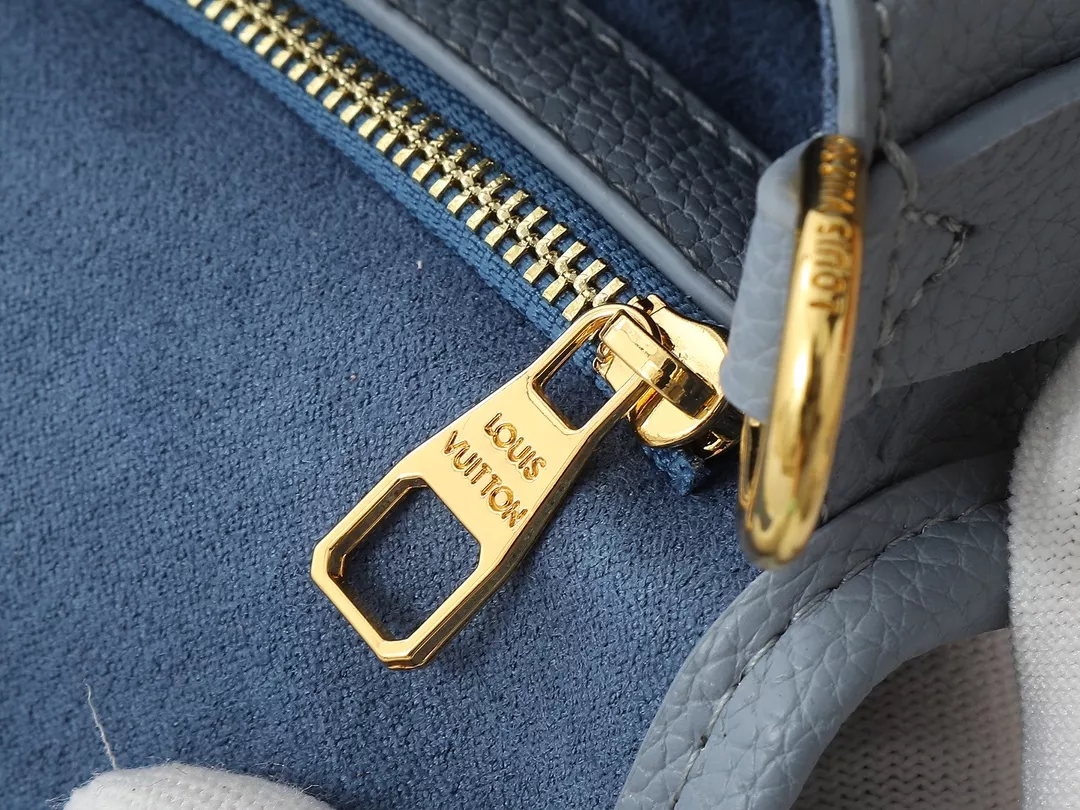 Modern 8831 Louis Vuitton AAA Quality Messenger Bags For Women
