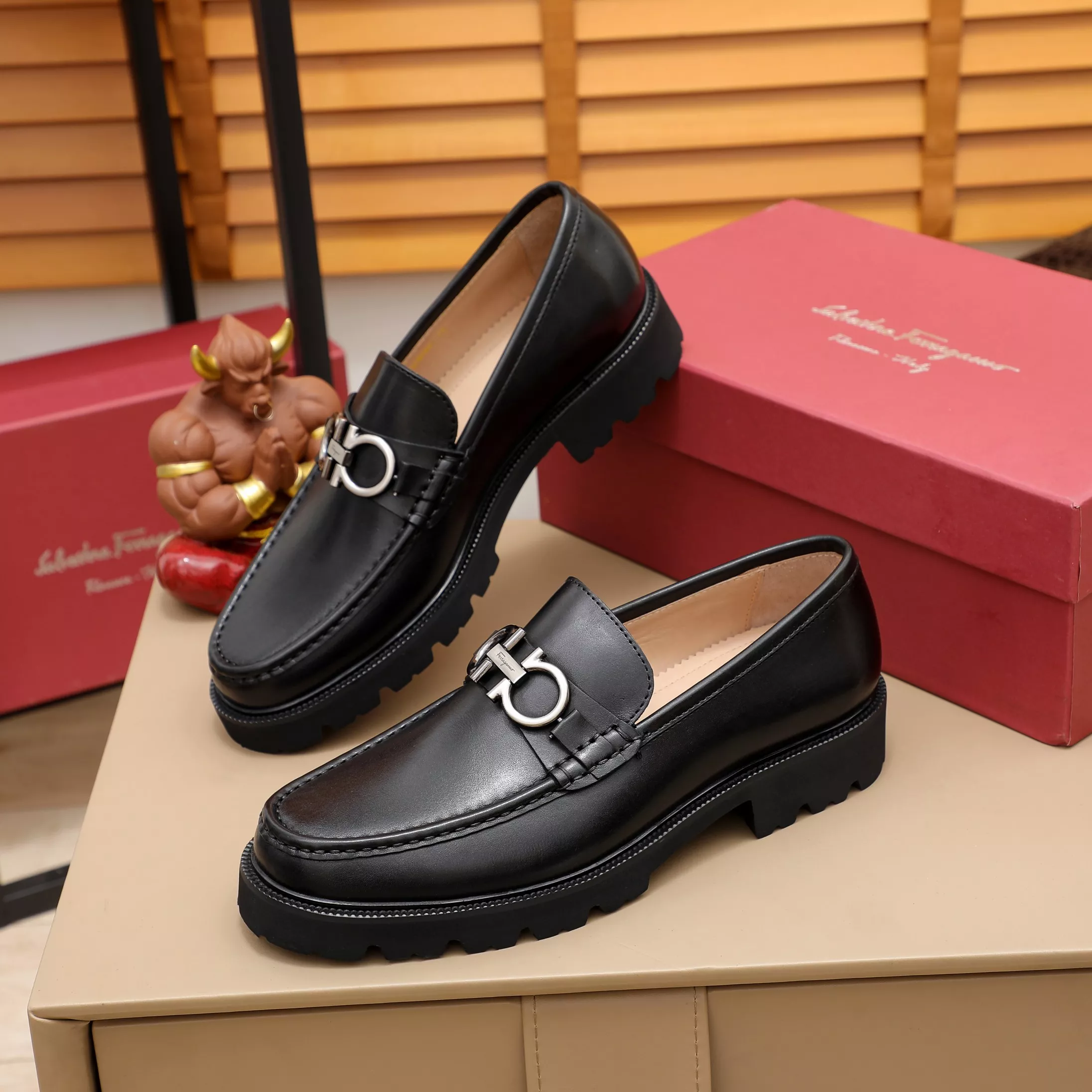 Modern 8942 Salvatore Ferragamo Leather Shoes For Men