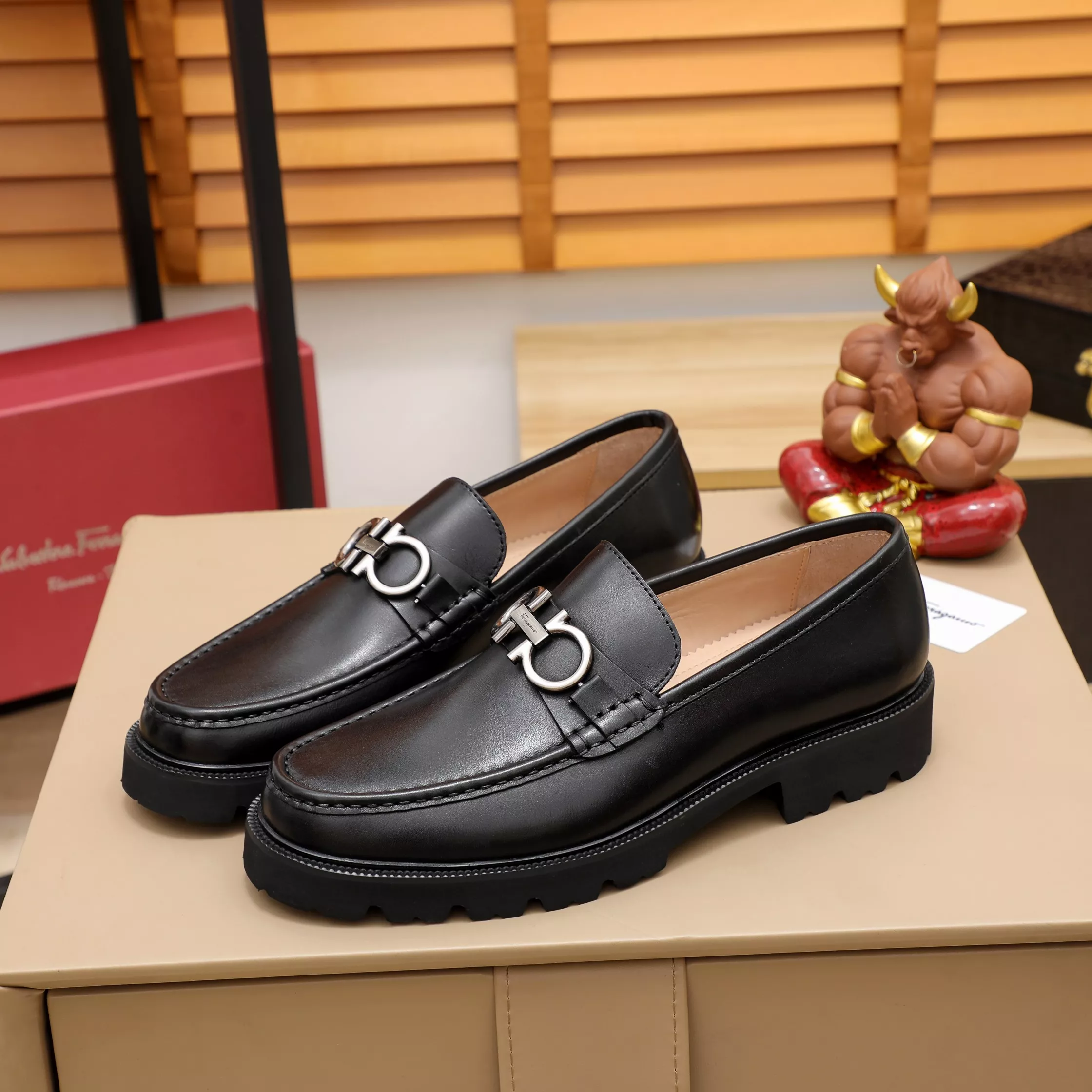 Modern 8942 Salvatore Ferragamo Leather Shoes For Men