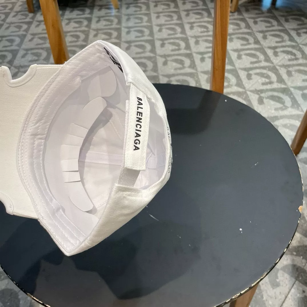Modern 9110 Balenciaga Caps