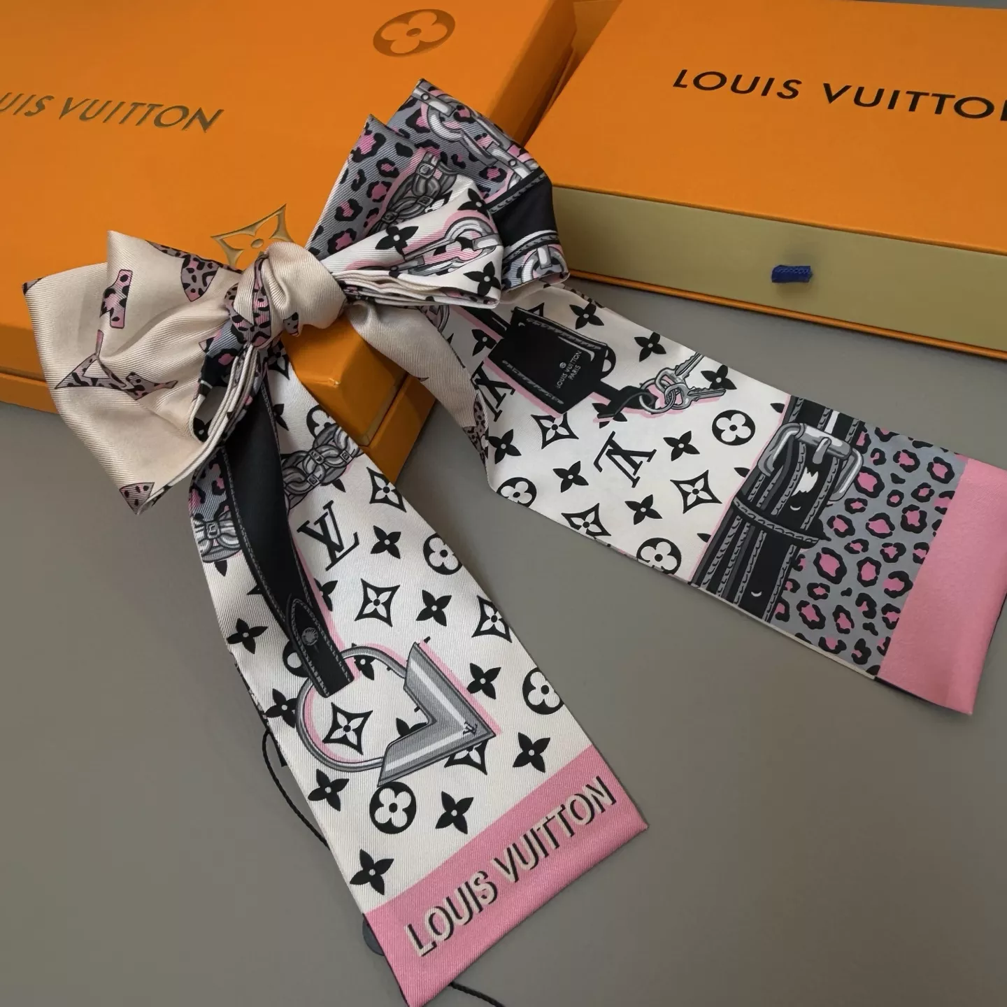 Modern 941 Louis Vuitton Silk Scarf