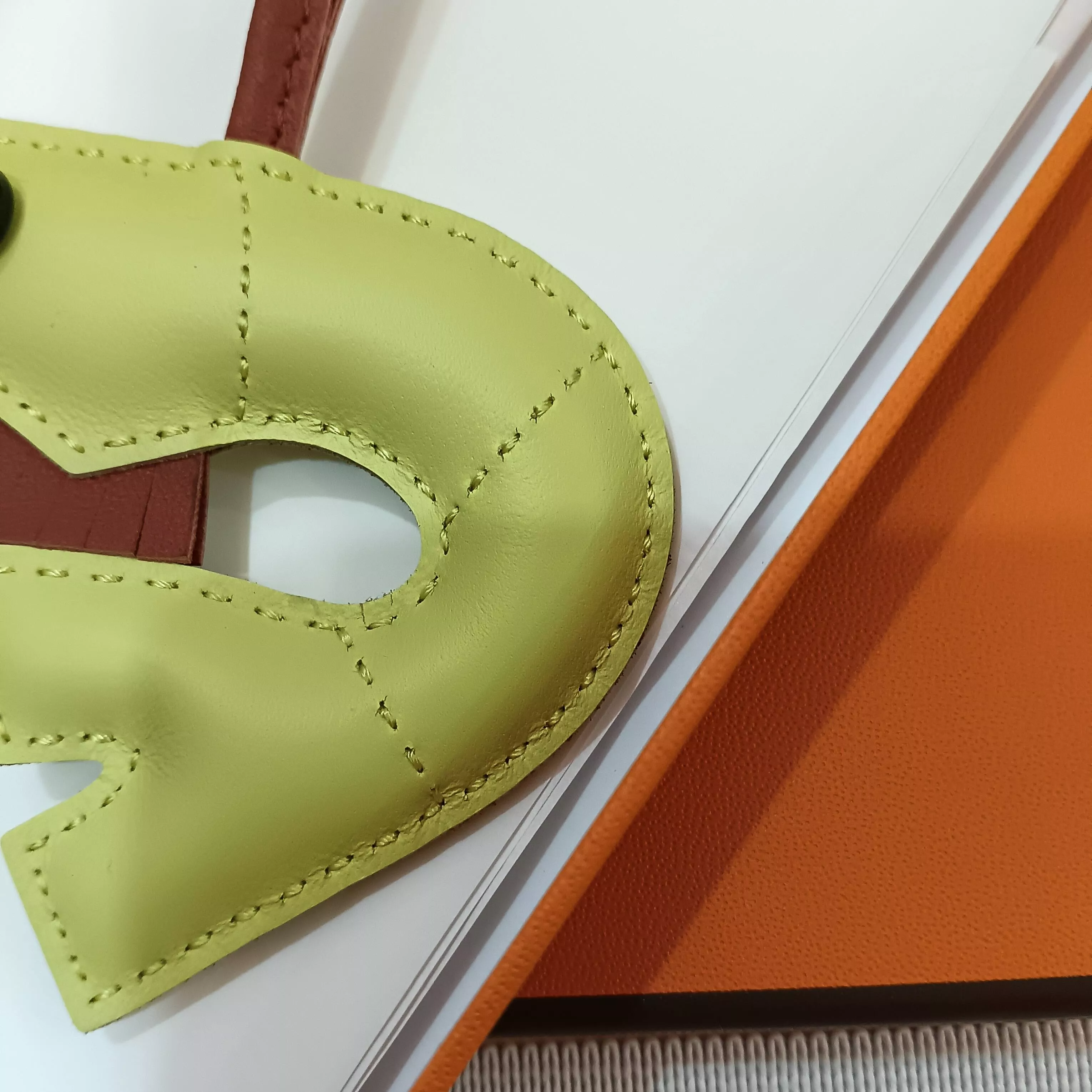Modern 9526 Hermes Key Holder And Bag Buckle