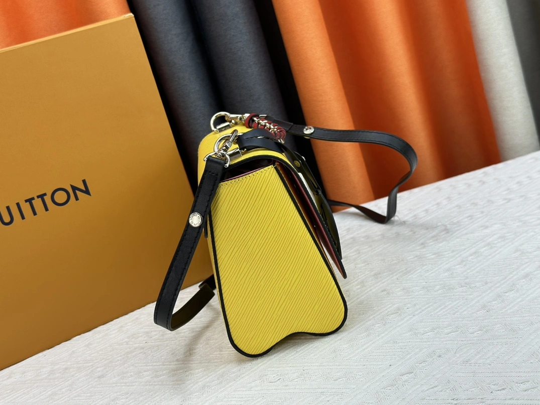 ModernLook 1097 Louis Vuitton AAA Quality Messenger Bags For Women