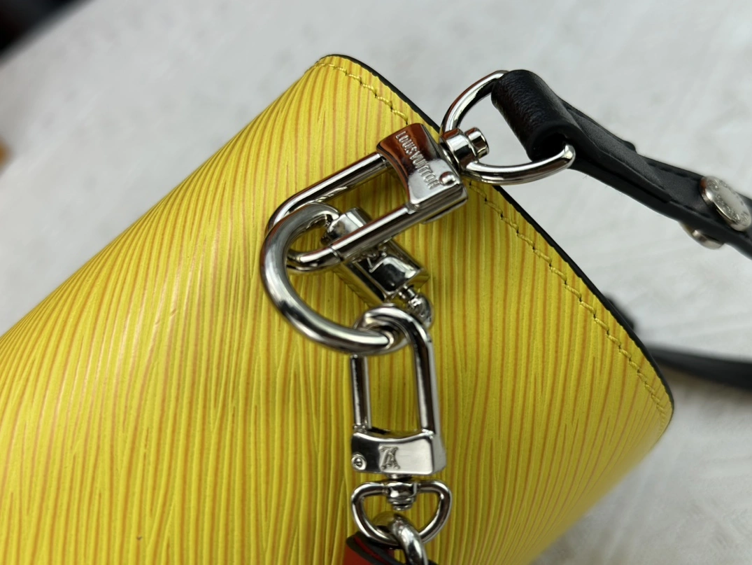 ModernLook 1097 Louis Vuitton AAA Quality Messenger Bags For Women