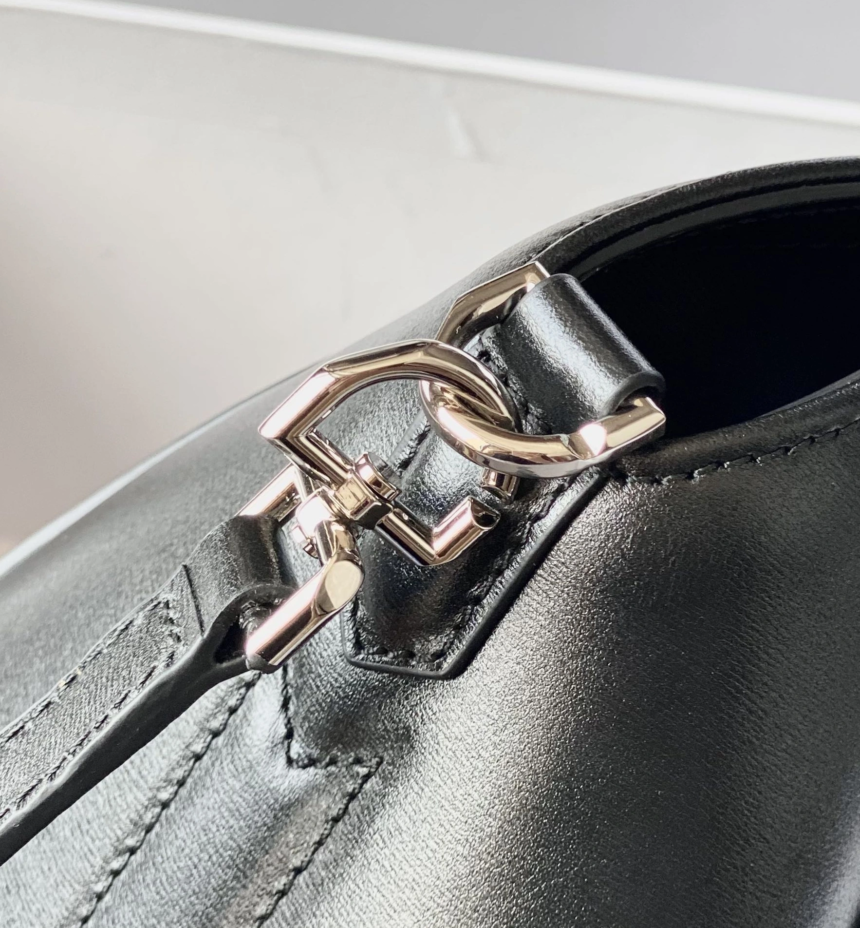 ModernLook 1133 Givenchy AAA Quality Handbags For Women