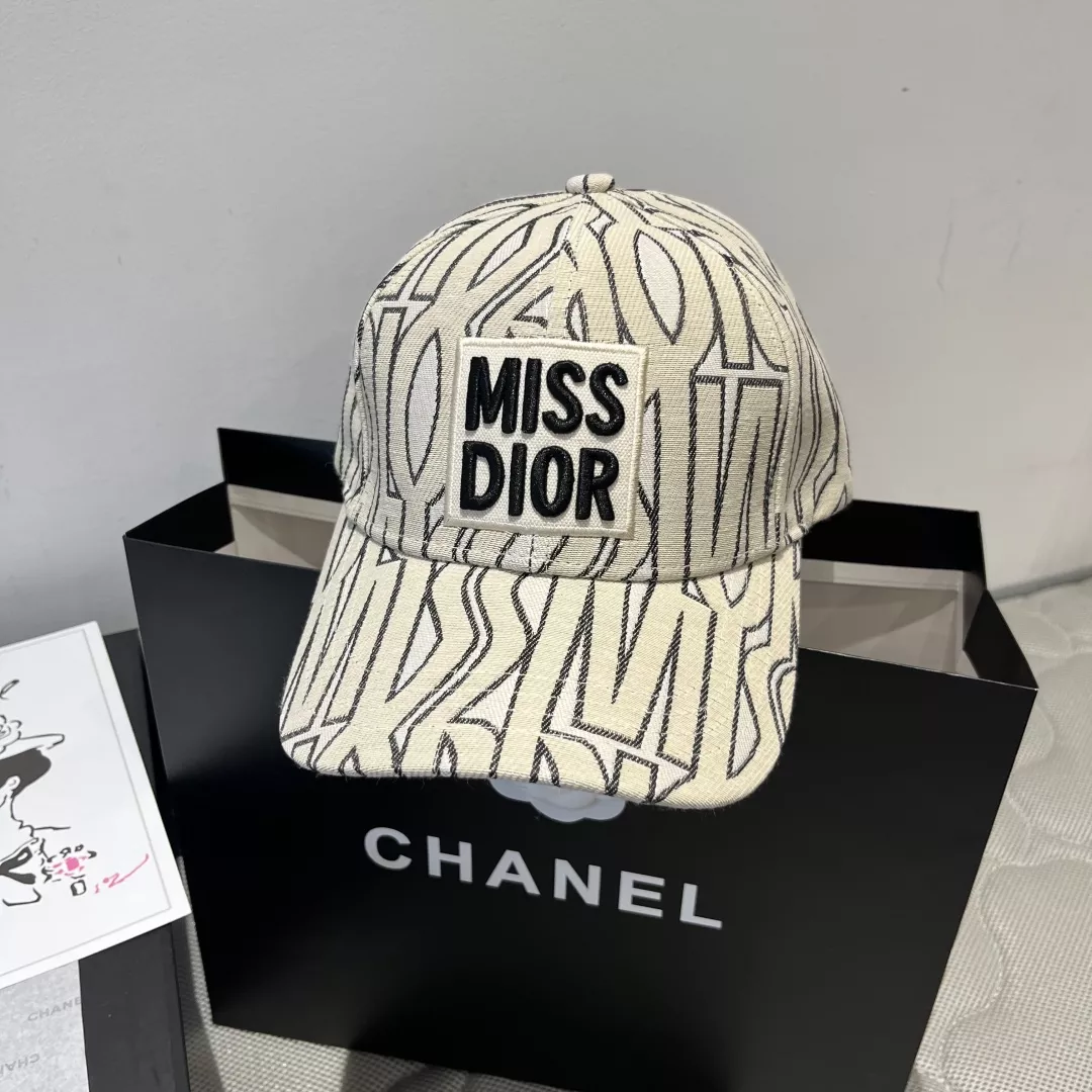 ModernLook 1591 Christian Dior Caps