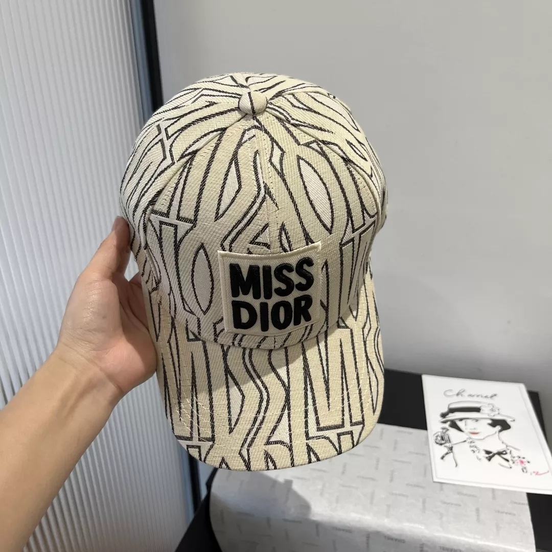 ModernLook 1591 Christian Dior Caps