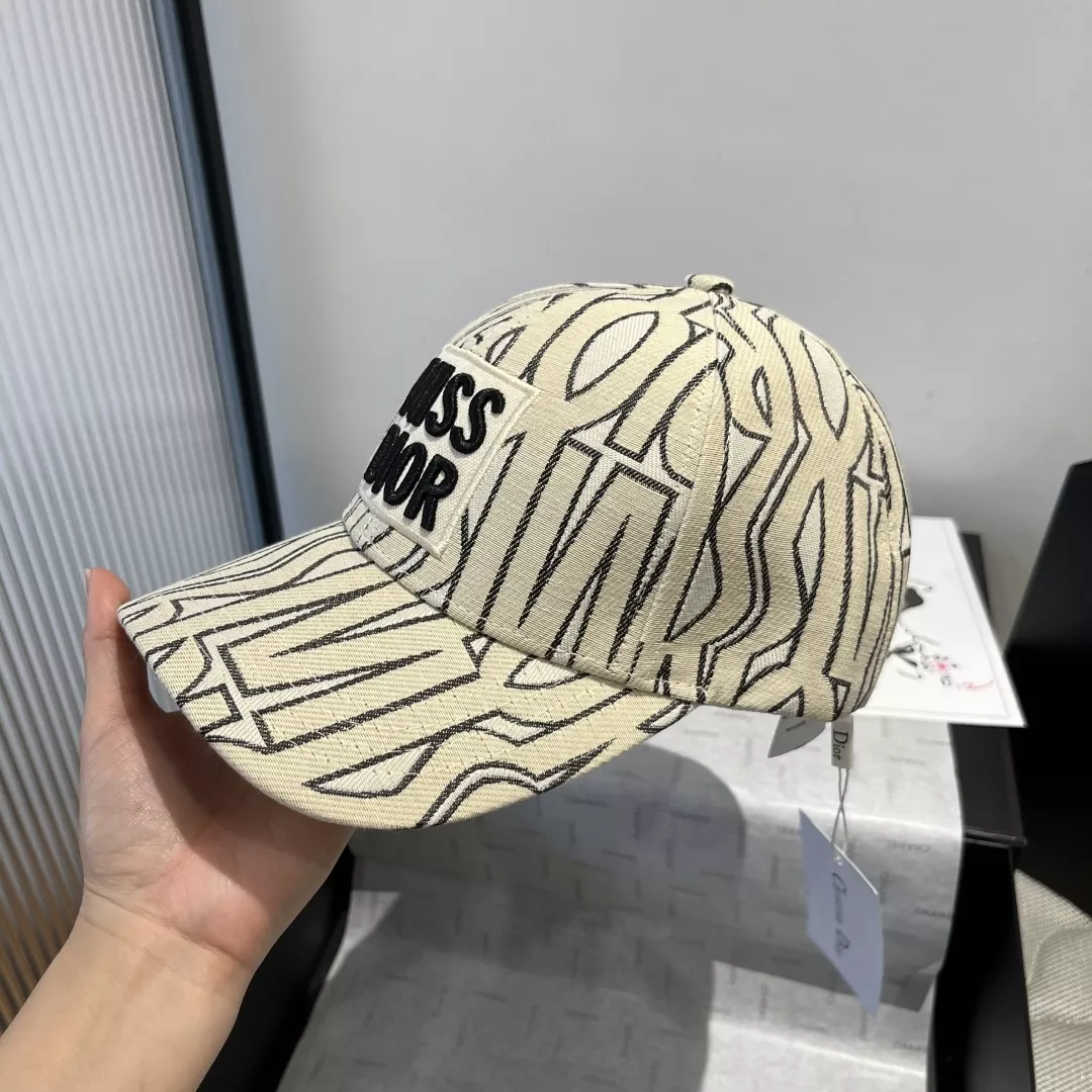 ModernLook 1591 Christian Dior Caps