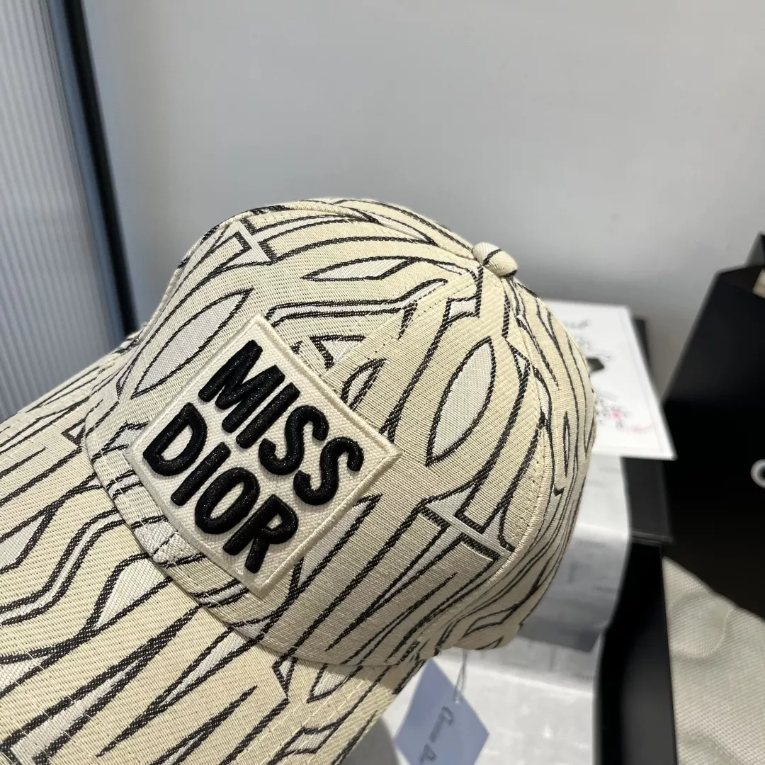 ModernLook 1591 Christian Dior Caps
