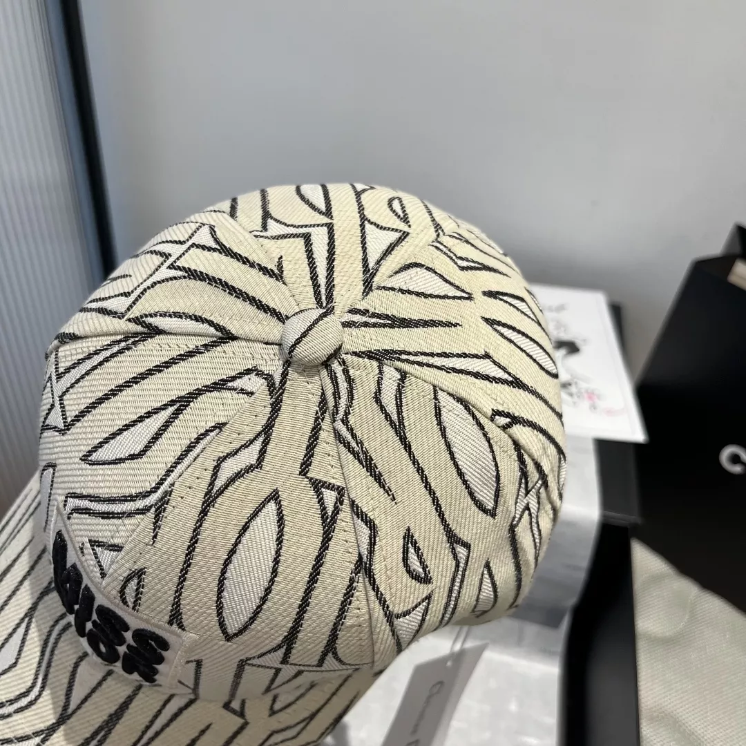 ModernLook 1591 Christian Dior Caps