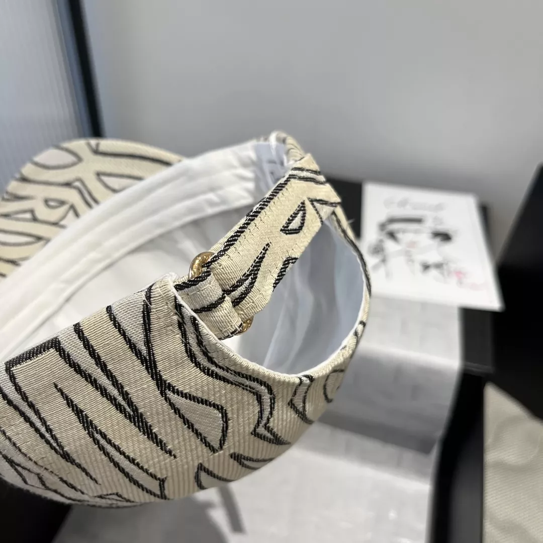 ModernLook 1591 Christian Dior Caps