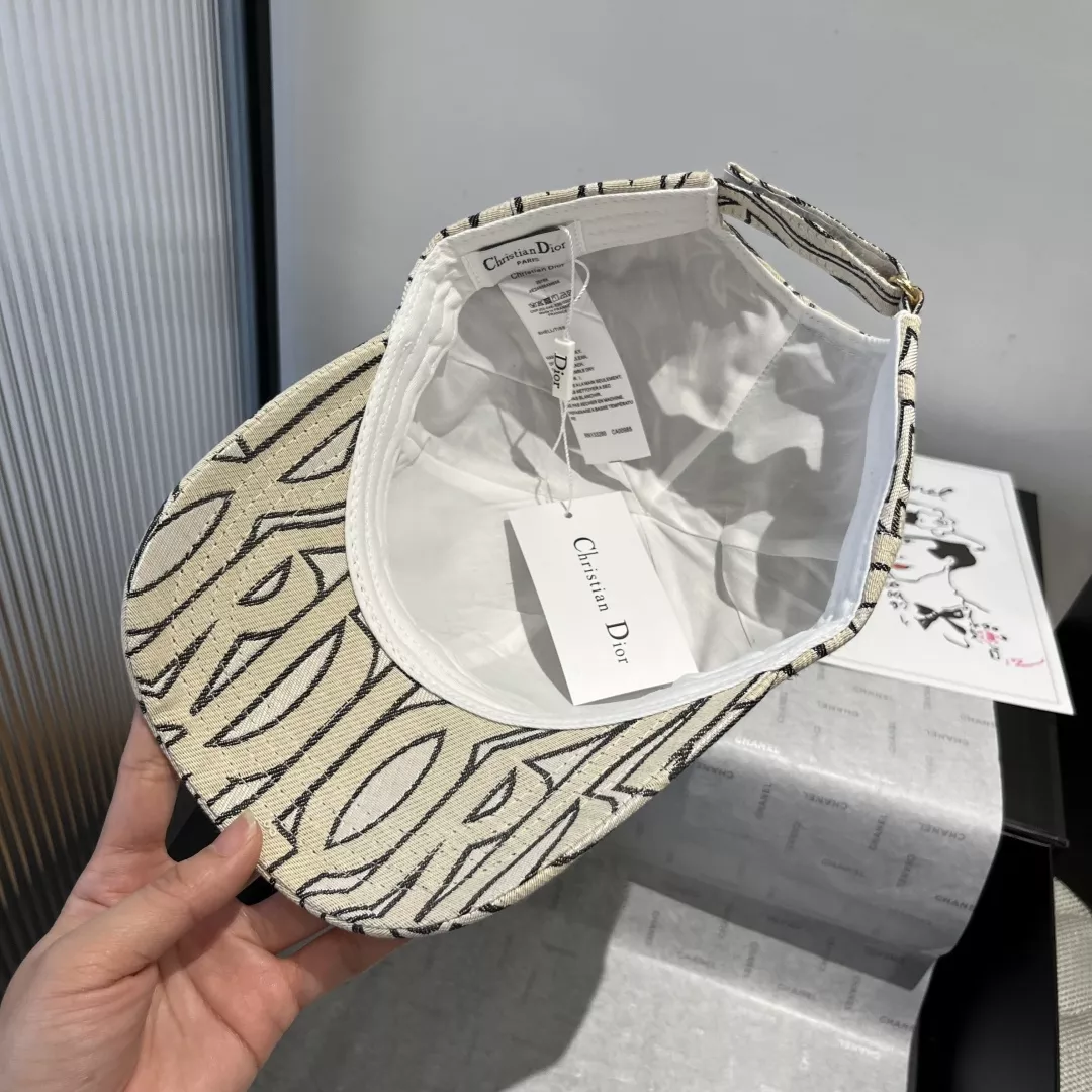 ModernLook 1591 Christian Dior Caps