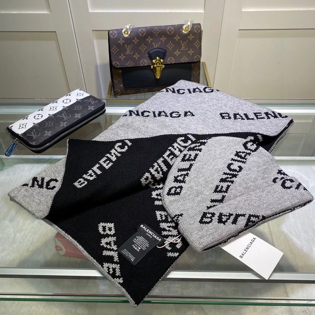 ModernLook 1742 Balenciaga Hat and Scarf Set