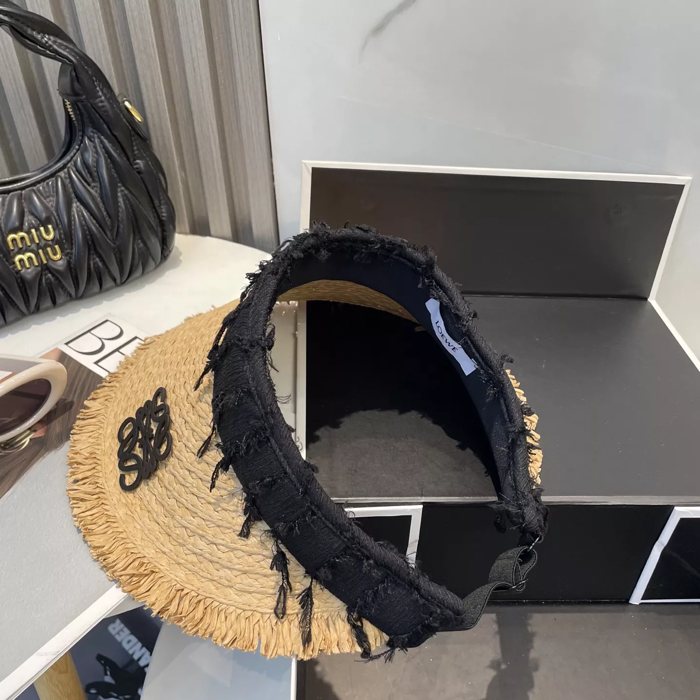 ModernLook 1819 LOEWE Caps