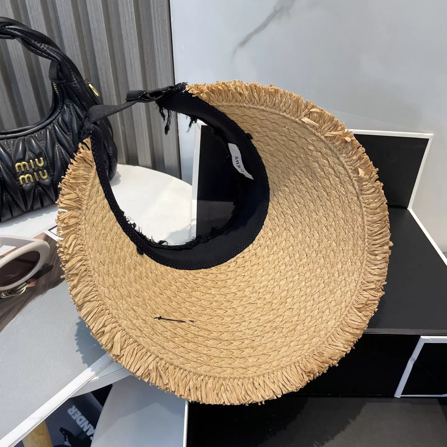 ModernLook 1819 LOEWE Caps