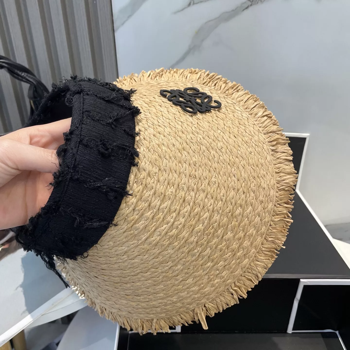 ModernLook 1819 LOEWE Caps