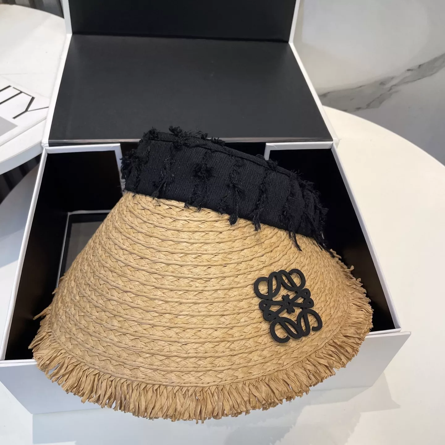 ModernLook 1819 LOEWE Caps