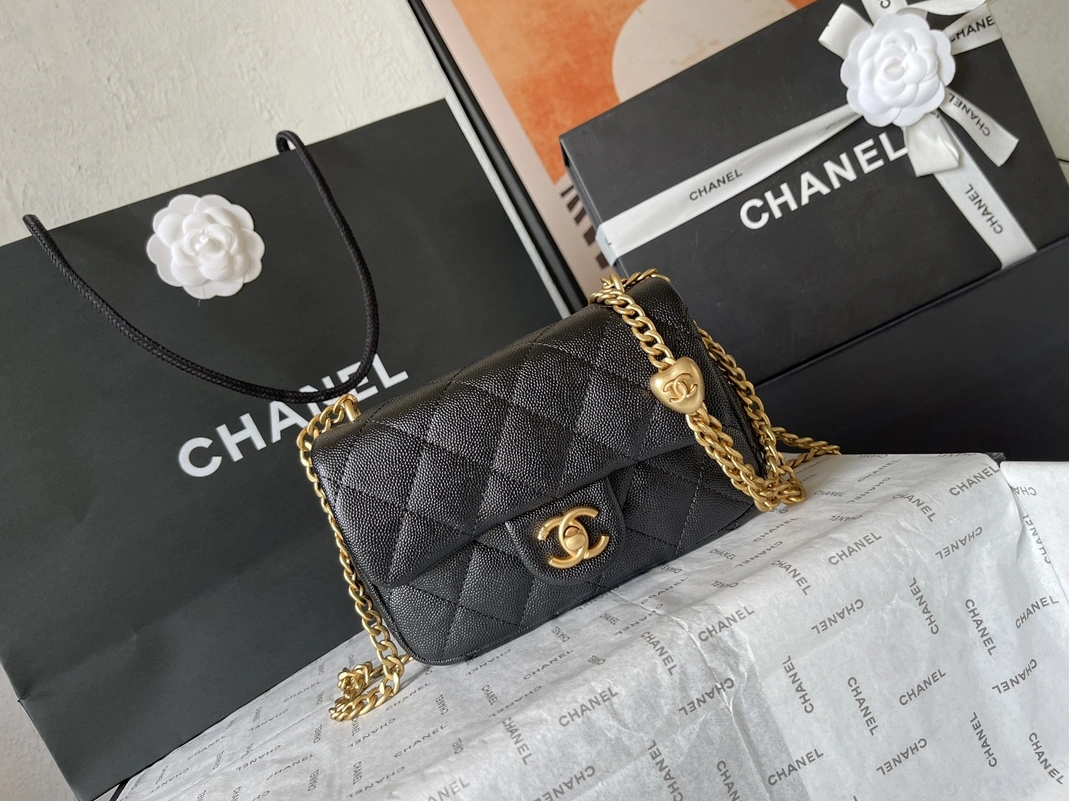 ModernLook 2006 Chanel AAA Quality Messenger Bags For Women
