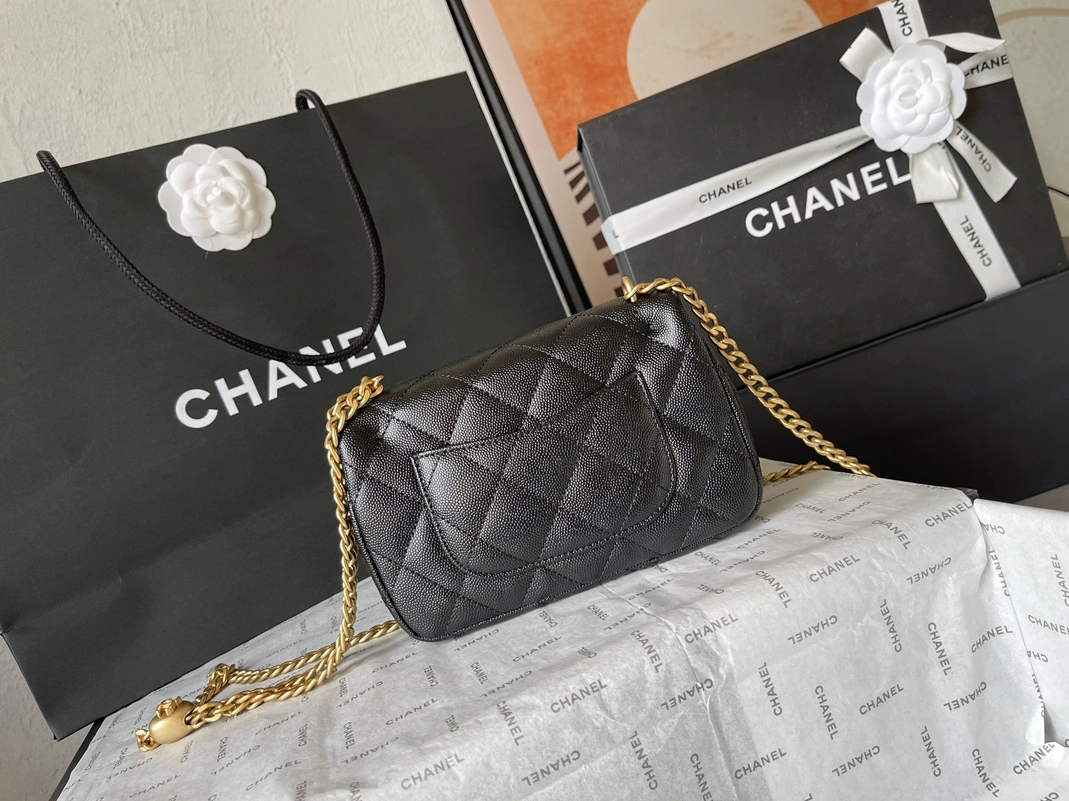 ModernLook 2006 Chanel AAA Quality Messenger Bags For Women